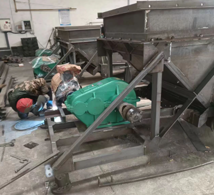 往復式給煤機生產車間