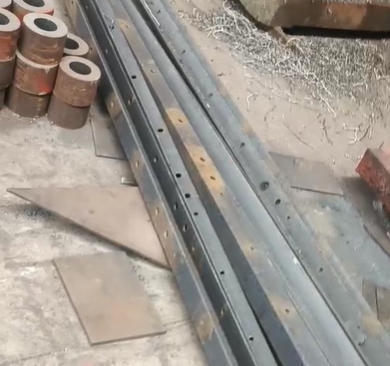 K3往復式給煤機加工中