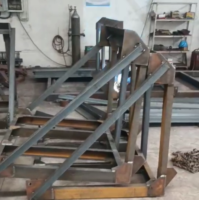 K3往復式給煤機加工中