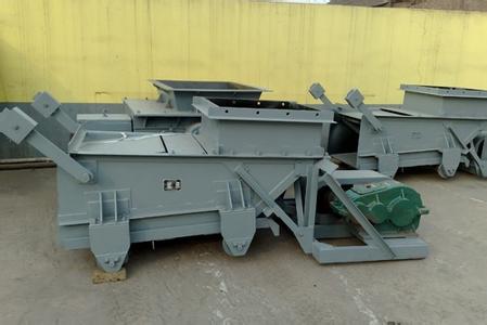 往復式給煤機的輸送量是多少？